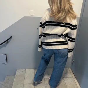 Vintage Levis jeans.  - Jättefina Vintage Levis Jeans. I strl W38 L30. Aldrig använda av mig efter att jag köpt dom second hand.  Låga byxor och snygga att ha som oversized byxa, eller helt vanligt.  Obs. En av bältesflärparna har gått upp men går enkelt att fixa. ❤️‍🔥❤️‍🔥