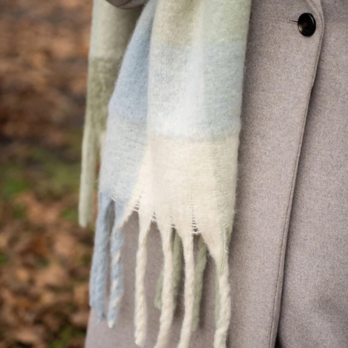 Oanvönd blå halsduk