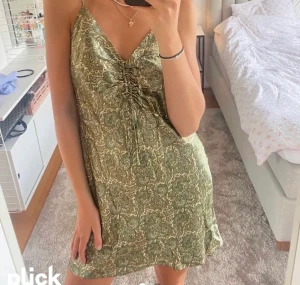 zara klänning - Populär zara klänning, mycket bra skick! Skriv för för mer bilder och prisförslag!
