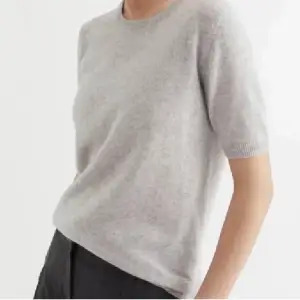 Säljer en Soft Goat T-shirt i storlek xs💓100% karsmir! Den är i fint skick