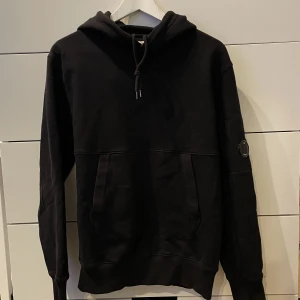 CP Company Hoodie - CP Company Hoodie. Nypris 2100kr. Tags finns. Kontakta vid frågor!