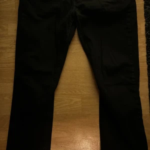 Levis 501 36 62 - Ett par svarta 501 jeans från Levis använda Max 15 gånger. 