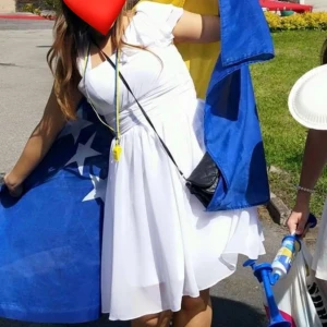 Vit klänning - Säljer denna otroligt fina vita klänningen från LightInTheBox. Köpt för ett tag sen och endast använd en gång på student. Är så gott som ny, inga fläckar eller liknande. Pris kan diskuteras, nypris: 900kr + tullavgift. Storlek M - 38