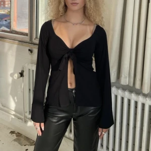 Design by si  - Säljer denna helt nya tröja från design by si. Använd en gång. Frakt ingår