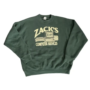 Tröja  - Grön Tröja med tryck  Strlk: S Oversize så skulle passa M Inga skador eller märken  Vintage