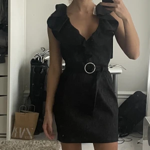 Supercool festklänning  - Helt oanvänd klänning med lapparna kvar.  