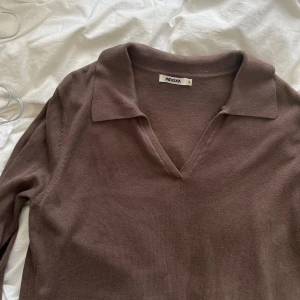 Brun långklänning  - Stickad brun klänning från indiska. Jätteskön att bära. 