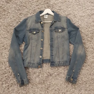 Jätte snygg Jeansjacka 🤩 - Jättesnygg jeansjacka som passar perfekt till våren🤩 