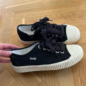 Gola sneakers - Ny skick! Köparen står för frakten!