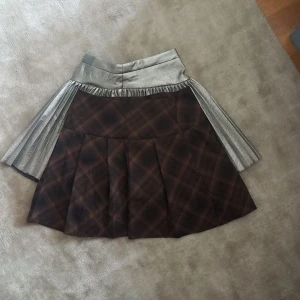 Kjolar - Jätte fina kjolar, priset är för båda! De kostade ungefär 200 var. Knappt använda ❤️