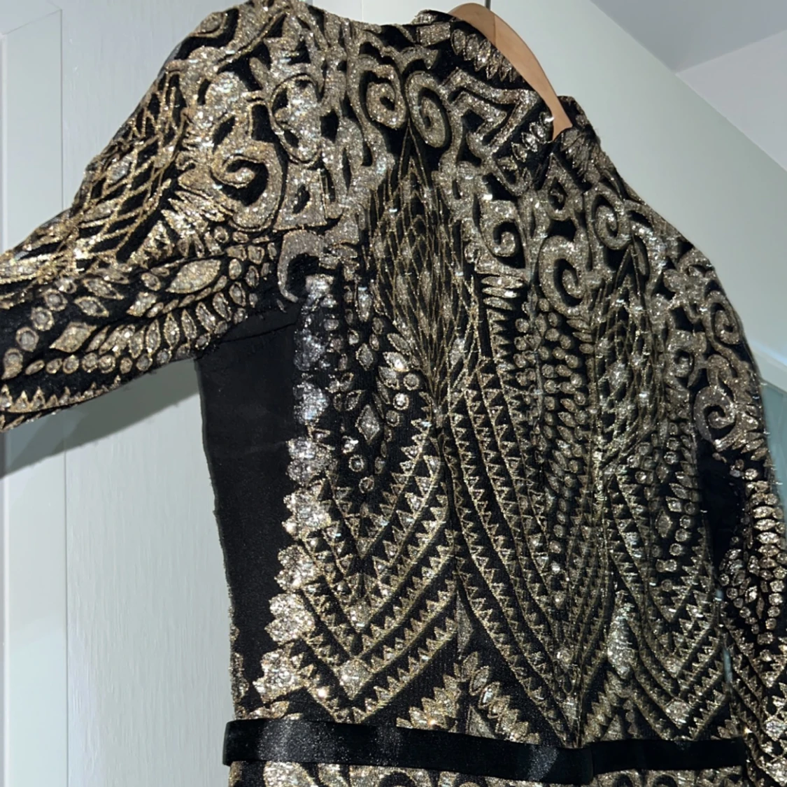 Långärmad festklänning  - 90