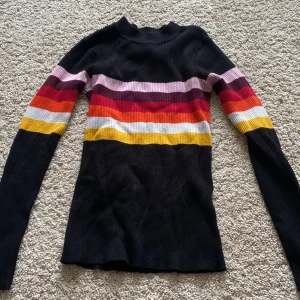 Långärmad tröja  - Jätte fin tröja nu till sommaren o våren men många färger. Kommer från New Yorker.