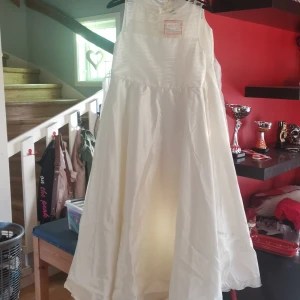 Helt ny klänning - Helt ny klänning i storlek 152