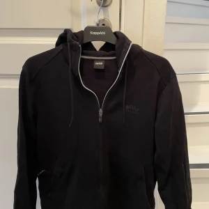 Hugo Boss  - Säljer min Hugo boss kofta Stolek S 
