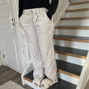 Linnebyxor  - Linnebyxor i fint skick😊