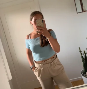 Kostymbyxor  - Snygga tunna kostymbyxor som är perfekta till sommaren. Bara använda en gång