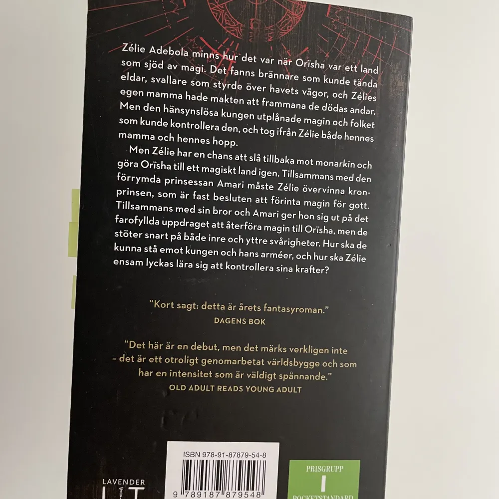 Children of blood and bone av Tomi Adeymi. Språk: svenska. Mycket fint skick. . Böcker.