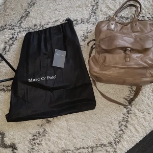 Väska från Marco polo  - Väska från Marco polo inköpt på NK jag har endast använt den ett fåtal gånger så den är i mycket bra skick. 
