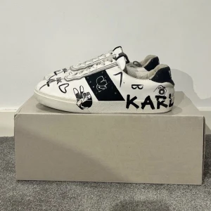 Karl Lagerfeld skor  - Säljer nu mina jättefina Karl Lagerfeld skor, storlek 38. NYPRIS 1 700kr🫶🏼