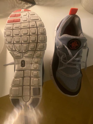 Nike huarache - Säljer mina huarache pga för stora, använda något men väldigt fräscha