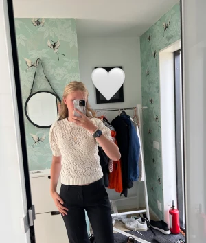 Kostymbyxor  - Kostymbyxor ”Vera” från bikbok i storlek 36. Endast använda en gång. Ny skick 