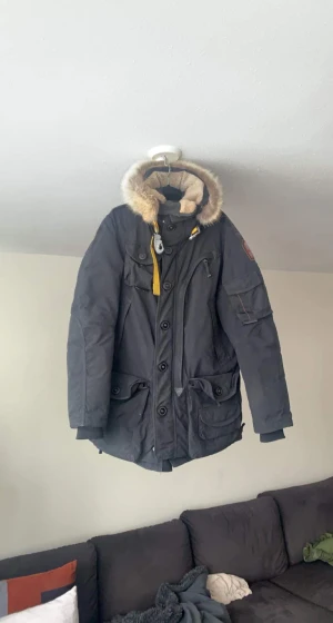 Parajumper - Parajumper Musher Parka Limitid edition  cond 8/10 Ny pris : 13499 BUD TAS EMOT!