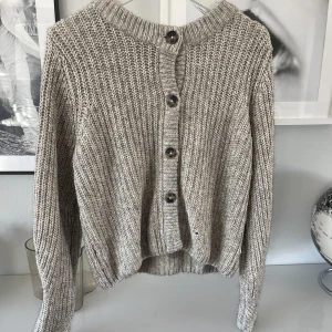 Cardigan - Säljer en Såå mysig cardigan från dobber ❤️❤️