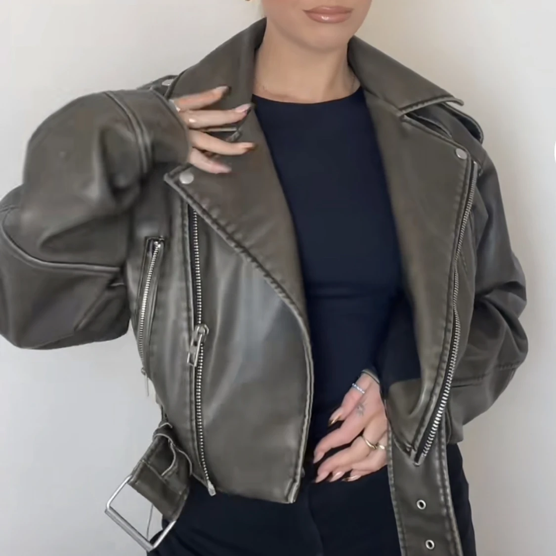 SÖKER!! Zara skinnjacka - 90