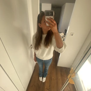 Trekvartsärmad tröja  - Säljer nu denna trekvartsärmade tröja från HM som aldrig är använd. Står att de är XL men passar mig som är S. Fråga om fler bilder. KÖPAREN STÅR FÖR FRAKTEN 😘