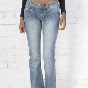 Brandy mellvie jeans  - Supersnygga brandy mellvie jeans! Modellen heter ” kylie jeans”  Storlek s, kontakta för intresse eller fler bilder❣️ köp direkt för 600+frakt💓