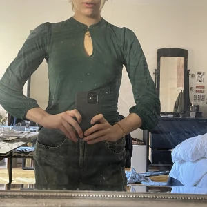 Filippa Y2k festtopp - Köpt Filippa K för ett par år sedan. Mycket bra skick i mjukt viskos tyg. Passar perfekt en middag eller födelsedagsfest! 