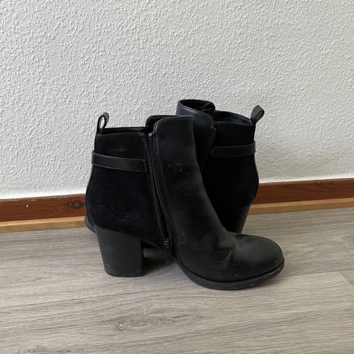 Svarta klackskor  - 90