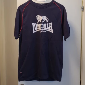 Dark blue t-shirt - Size S used in good condition t-shirt. Feel free to contact us in Swedish or English. 