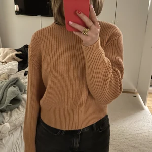 Stickad tröja Zara - Stickad tröja från Zara i coralfärg. Använd en gång⚡️🌟 köpare står för frakt.