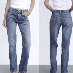 Zara mid Rise straight - Säljer dessa superfina mid Rise straight från zara i storlek 32. Super skick men säljer då dom inte passar mig💗nypris 359kr säljer för 160kr+frakt💗hör av er vid fler frågor!