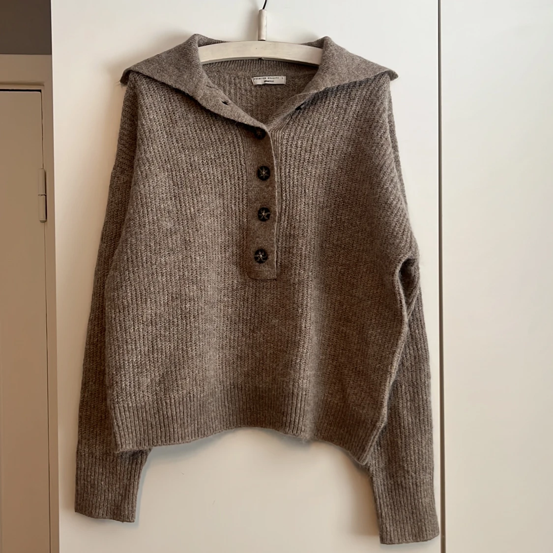 Stickad tröja från Gina Tricot