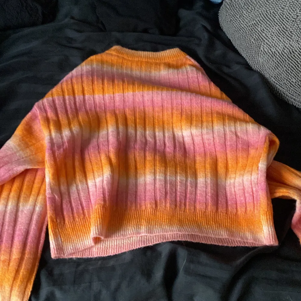 Orange,vit,rosa stickad tröja. Tröjor & Koftor.
