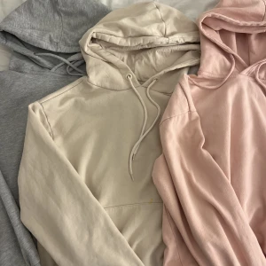 Hoodies  - Tre hoodies i olika färger💕🐘🥯 en för 100 alla för 250kr