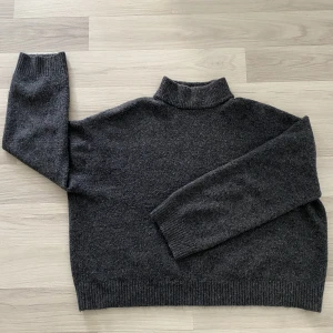 Stickad polotröja  - Jätte skön tröja💖54 kr om man inte köper via direkt köp 