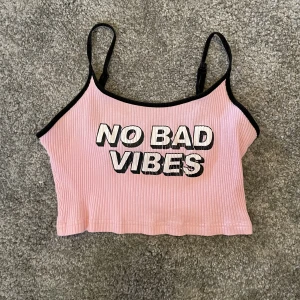 Sommar topp  - Kort sommar topp slutar lite under brösten