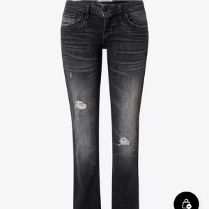 ltb jeans  -  Jättesnygga jeans från LTB!! säljer för att jag inte får någon anledning av dem längre🫶 krympte dem för de var förstora så att nu passar det om mig som oftast har s🫶