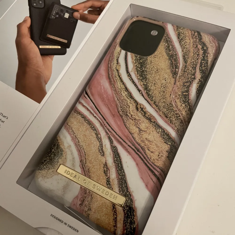 Oanvänt(!) mobilskal från Ideal of Sweden för iPhone 11 PRO/XS/X. Helt oanvänt då det beställdes i fel storlek. Ordinarie pris 299kr, säljer för 80kr+frakt.. Accessoarer.