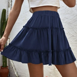 Kjol - Mörkblå kjol, aldrig använd