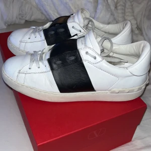 Valentino skor - Säljer valentino skor i strl 40, skick 8/10
