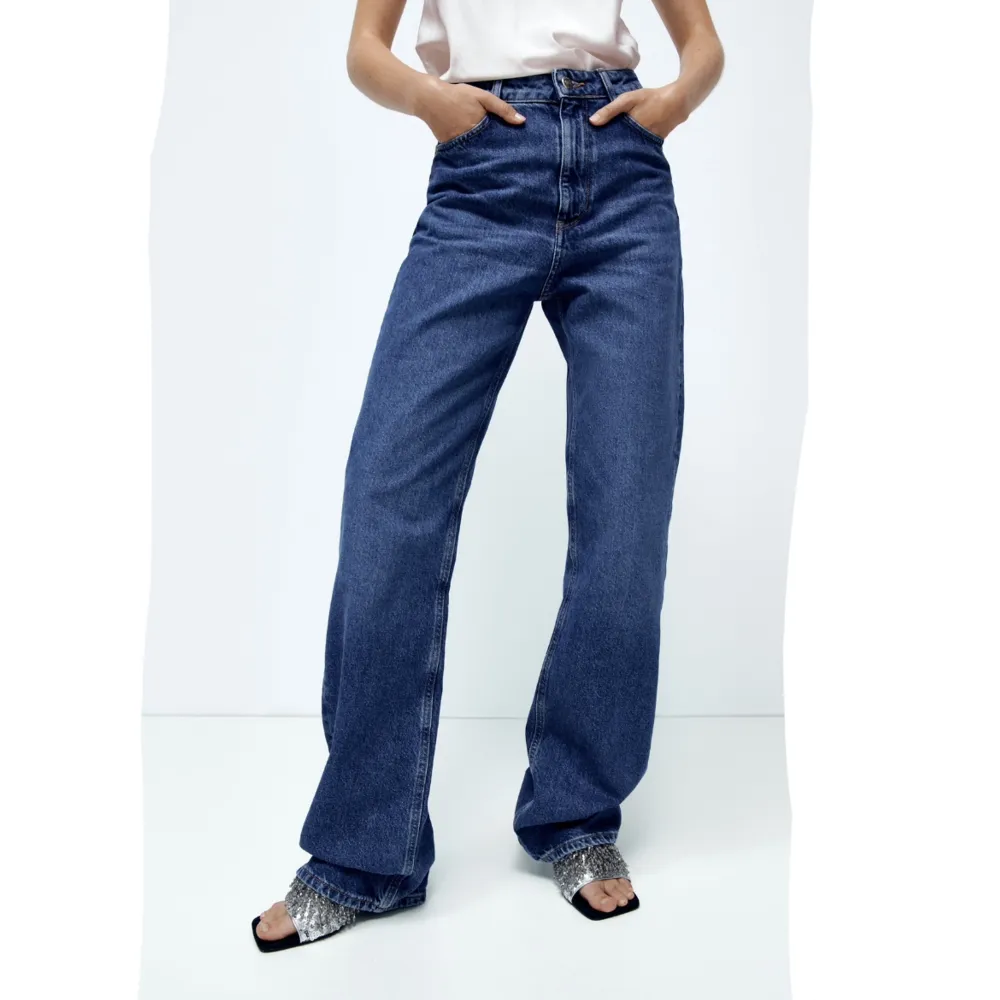 ⚠️Jag flyttar till USA om ett par veckor och vill bli av med allt⚠️ Snygga jeans från Zara i full-length! 💙 . Jeans & Byxor.