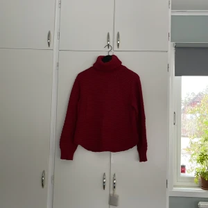 Myströja - Varm och skön. Hallonröd.  Bomull/polyester 