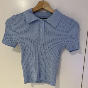 Blå kort armad tröja - Oanvänd, lite för liten för mig