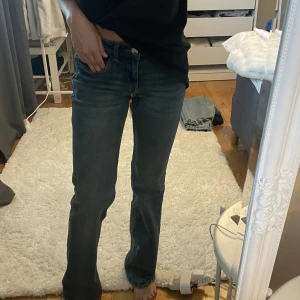 Lågmidjade jeans - Snygga lågmidjade jeans, knappt använda, 164 cm lång och sitter perfekt på mig💞💞