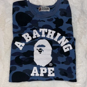 BAPE tshirt - Äkta bape tshirt!!  storleks lappen är borta men de är typ en M. 