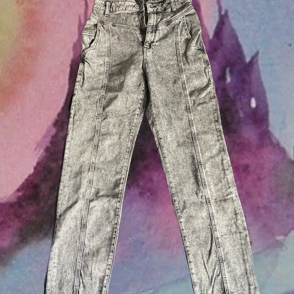 Fett sköna jeans! High rise ! Står ej för frakt. Jeans & Byxor.